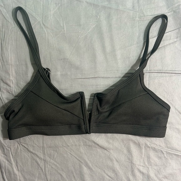 Woman’s black bikini set - Picture 3 of 3